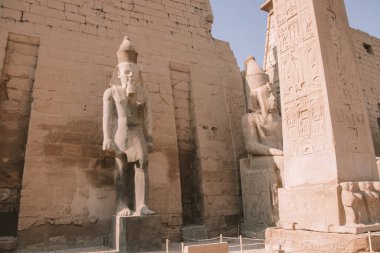 Mısır Karnak Tapınağı kalıntıları, Luxor 'daki en büyük açık hava müzesi..