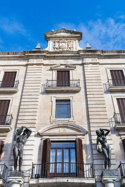 Edifício Caja Cantabria na cidade de Santander, na Espanha — Fotografia de Stock