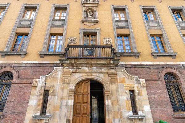 İspanya 'daki Leon şehrinin Piskoposluk Sarayı 