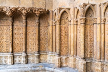 Leon 'un İspanya' daki Gotik katedralinin Portico detayları 
