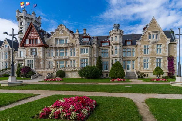 İspanya 'nın Cantabria kentindeki Santander kentindeki Magdalena Sarayı manzarası — Stok fotoğraf