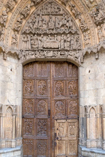 Portico detalj av den gotiska katedralen Leon i Spanien — Stockfoto