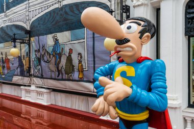 Coruna, İspanya, 14 Ağustos 2021. Galiçya 'nın A Coruna şehrindeki Salon del Comic' teki Superlopez çizgi roman karakteri. 