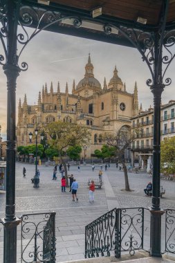 Segovia, İspanya, 19 Ekim 2021. İspanya 'daki Segovia Plaza Belediye Başkanı manzarası 