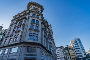 Asturias 'taki Oviedo, Uvieu kentindeki modernist bina 