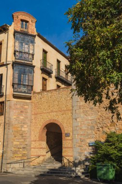 Puerta del Sol İspanya 'nın Segovia şehrinde. 
