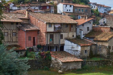 İspanya 'nın Caceres kentindeki Hervas kasabasının tipik evleri.
