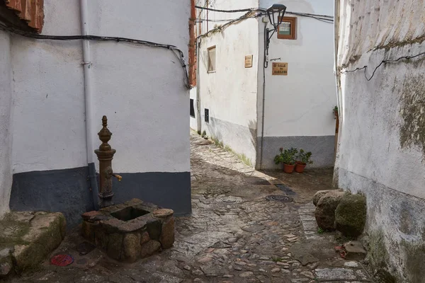 Straat in het mooie stadje Hervas in Caceres, Spanje. — Stockfoto