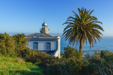 İspanya 'nın Asturias kentindeki Candas şehrinin deniz feneri.