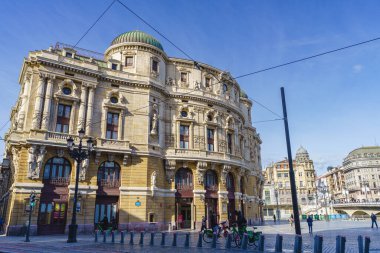 Bilbao, İspanya, 15 Şubat 2022. İspanya 'nın Bilbao kentindeki Arriaga tiyatrosunun manzarası. 