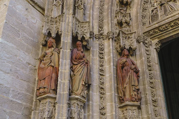 Detalj av fasaden av katedralen i Sevilla, i Andalusien, Spanien — Stockfoto