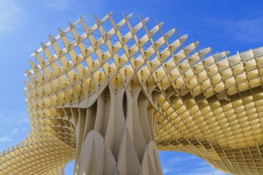 Seville, İspanya, 5 Mart 2022. Metropol Şemsiyesi. Sevilla 'da Las Setas de la Encarnacion olarak bilinen anıt. 