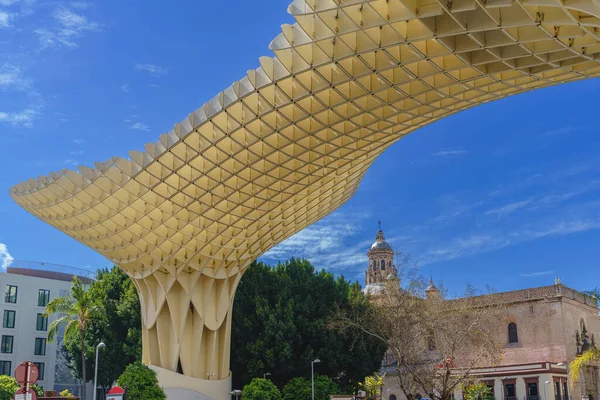 Sevilha, Espanha, 5 de março de 2022. Metropol Parasol. Monumento conhecido como Las Setas de la Encarnacion, em Sevilha. — Fotografia de Stock