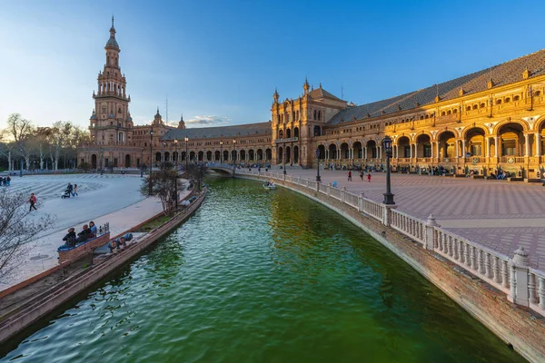 Sevilla, Spanien, 6 mars 2022. Utsikt över den vackra Plaza i Spanien i Sevilla, Andalusien, Spanien — Stockfoto