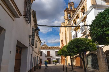 Ecija, İspanya, 9 Mart 2022. İspanya 'nın Sevilla kentindeki Ecija şehrinde bir sokak.