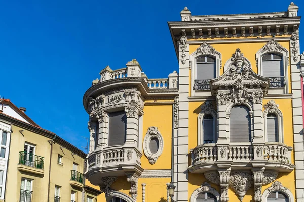 Detalhe da fachada do Palácio Balsera na cidade de Ávila, nas Astúrias — Fotografia de Stock