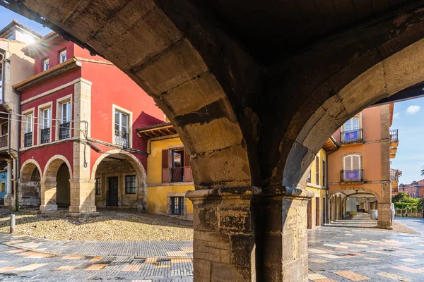 Street and buildings in the center of the city of Aviles in Asturias. — Stock Photo, Image