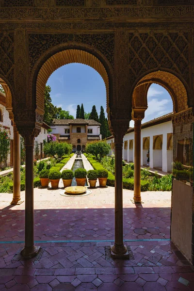 Patio de la Acequia in the monumental Alhambra in Granada, in Spain — Foto de Stock