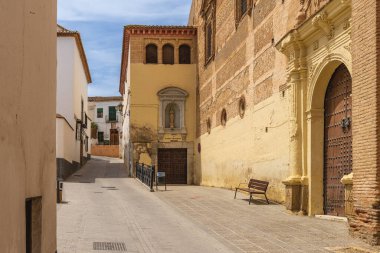 Guadix, Granada, İspanya, 19 Haziran 2021. Endülüs 'te Granada şehri Guadix' in sokağı, İspanya.