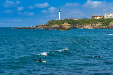 Fransa 'daki Biarritz şehrinin deniz feneri..