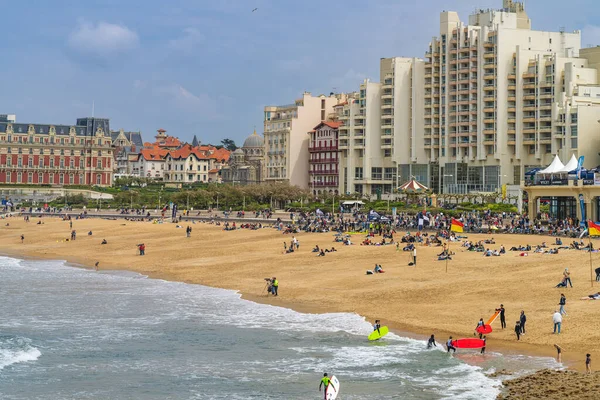 Biarritz, Fransa, 18 Nisan 2022. Biarritz, Fransa 'daki Büyük Plaj..