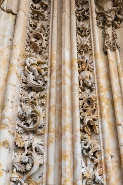 İspanya 'daki Salamanca katedralinin ön cephesine oyulmuş bir astronot figürü. Yüksek kalite fotoğraf