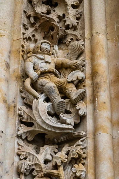 Astronaut Figur Ristade Fasaden Katedralen Staden Salamanca Spanien Högkvalitativt Foto — Stockfoto