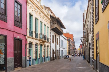 San Cristobal de la Laguna, Tenerife, İspanya, 20 Haziran 2022. San Cristobal de la Laguna Caddesi, Tenerife, Kanarya Adaları. Yüksek kalite fotoğraf