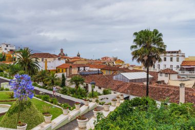 İspanya 'nın Kanarya Adaları' ndaki La Orotava şehrinin manzarası. Yüksek kalite fotoğraf