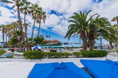 Puerto de la Cruz, Tenerife, 23 Haziran 2022. Tenerife, Kanarya Adaları 'ndaki Puerto de la Cruz şehrinin manzarası. Yüksek kalite fotoğraf