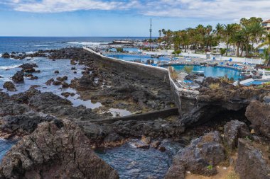 Puerto de la Cruz, Tenerife, 23 Haziran 2022. Tenerife, Kanarya Adaları 'ndaki Puerto de la Cruz şehrinin manzarası. Yüksek kalite fotoğraf