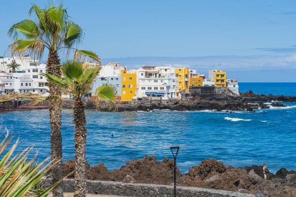 Puerto de la Cruz, Tenerife, 23 Haziran 2022. Tenerife, Kanarya Adaları 'ndaki Puerto de la Cruz şehrinin manzarası. Yüksek kalite fotoğraf