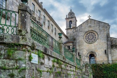 Galiçya, İspanya 'daki Pontevedra şehrindeki San Francisco kilisesi ve manastırı. Yüksek kalite fotoğraf