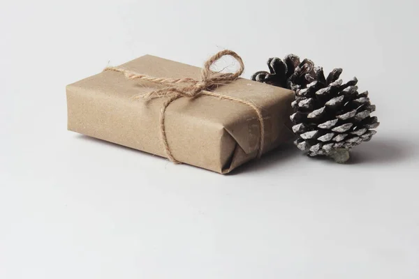 Gift Box Wrapped Recycled Paper Dried Pine Cones Placed White — Stock Photo, Image