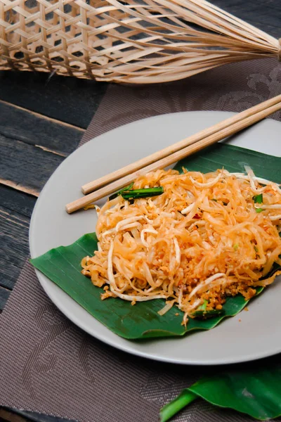 Das Beliebteste Thailändische Essen Das Wir Pad Thai Nennen Serviert — Stockfoto
