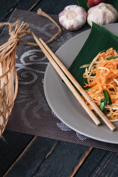 Comida Tailandesa Más Popular Que Llamamos Pad Thai Servido Plato — Foto de Stock