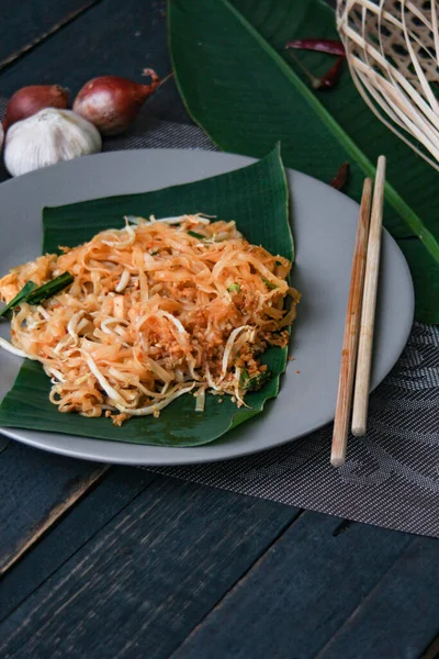 Comida Tailandesa Más Popular Que Llamamos Pad Thai Servido Plato — Foto de Stock