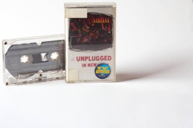 Bangkok, Tayland - 05 Ekim 2021: Beyaz arka planda Nirvana 'nın 90' lardaki 