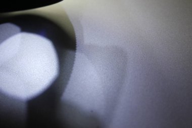 Açık gölgeleme, gümüş arkaplanda yoğunluk