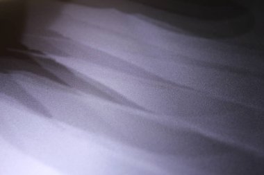 Açık gölgeleme, gümüş arkaplanda yoğunluk