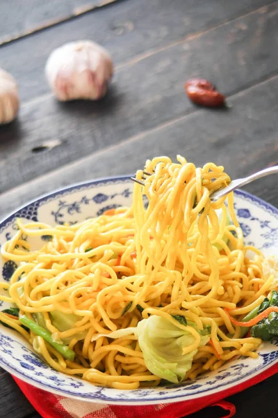 Yakisoba Cibo Giapponese Una Ciotola Modellata Stile Asiatico — Foto Stock