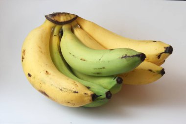 1 beyaz arkaplanda taranmış muz.