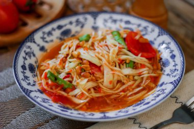 Tayland papayası salatası ya da Taylandca 'da 