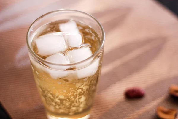 Chrysanthemum Juice Chilled Served Clear Glass Placed Black Table — Stock Photo, Image