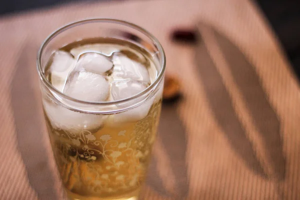 Chrysanthemum Juice Chilled Served Clear Glass Placed Black Table — Stock Photo, Image