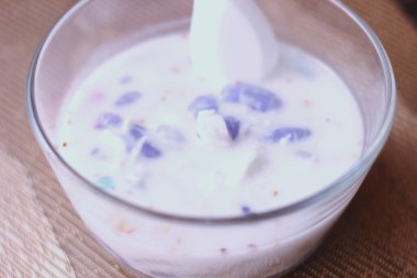 Hindistan cevizli muhallebi Tayland 'ın tatlısıdır. Ya da bizim deyimimizle 