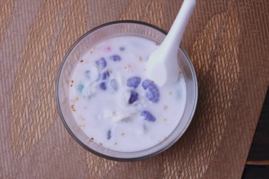 Hindistan cevizli muhallebi Tayland 'ın tatlısıdır. Ya da bizim deyimimizle 