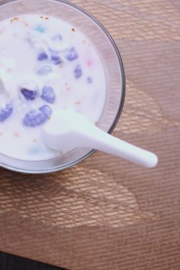 Hindistan cevizli muhallebi Tayland 'ın tatlısıdır. Ya da bizim deyimimizle 