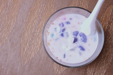 Hindistan cevizli muhallebi Tayland 'ın tatlısıdır. Ya da bizim deyimimizle 