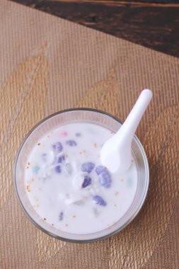 Hindistan cevizli muhallebi Tayland 'ın tatlısıdır. Ya da bizim deyimimizle 